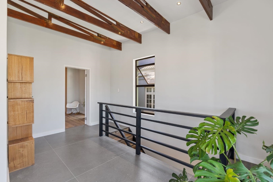 4 Bedroom Property for Sale in Sea Point Western Cape